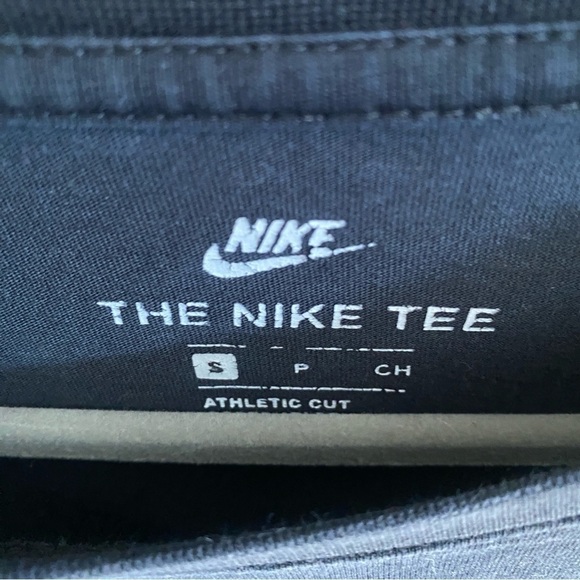 Nike Men's Black T-Shirt - Picture 2 of 3